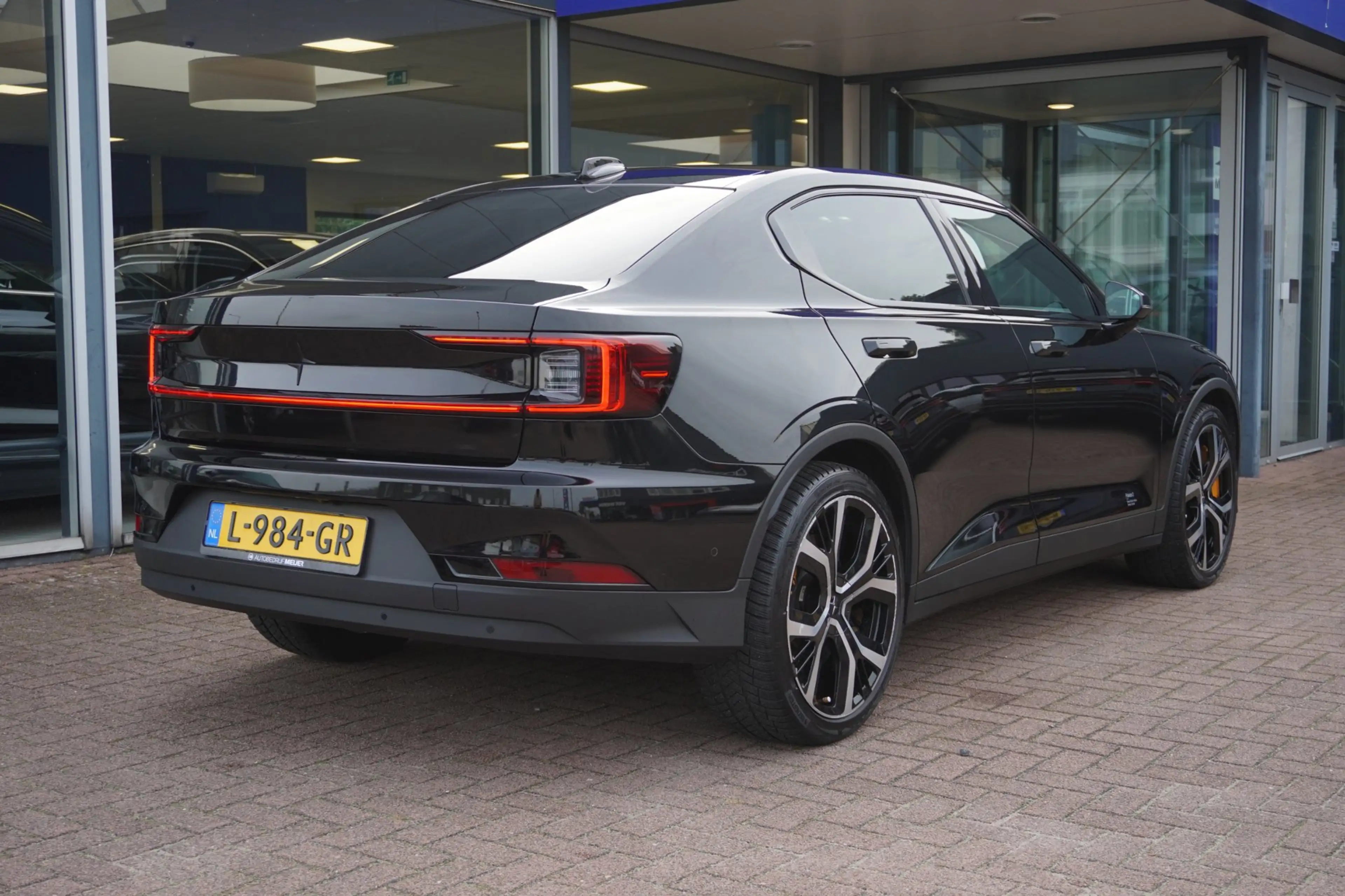Polestar 2 Long Range Dual Motor Launch Edition 78kWh Perform — photo 8