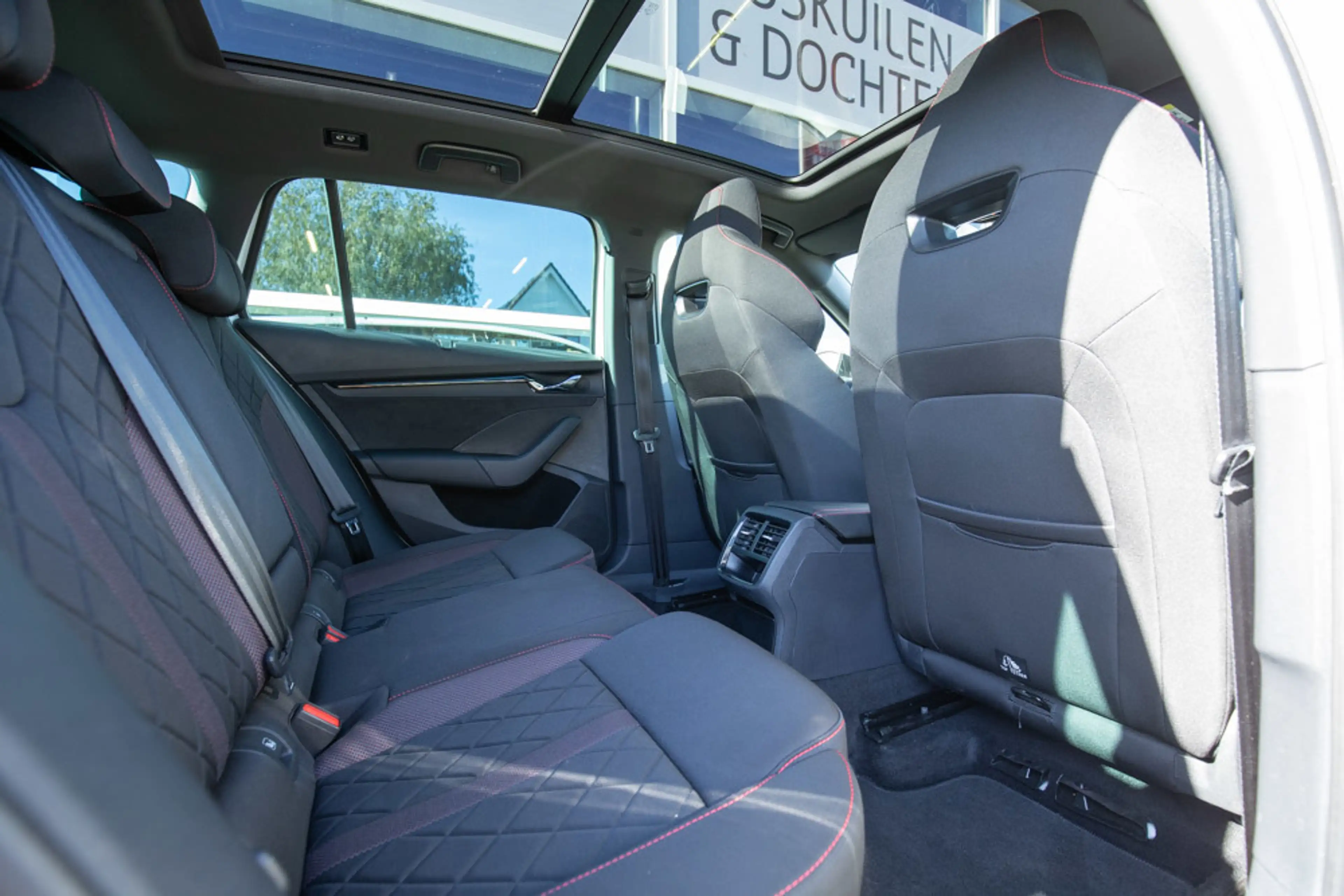 Skoda Octavia Combi 1.4 TSI RS iV PHEV 245pk Panoramadak — photo 5