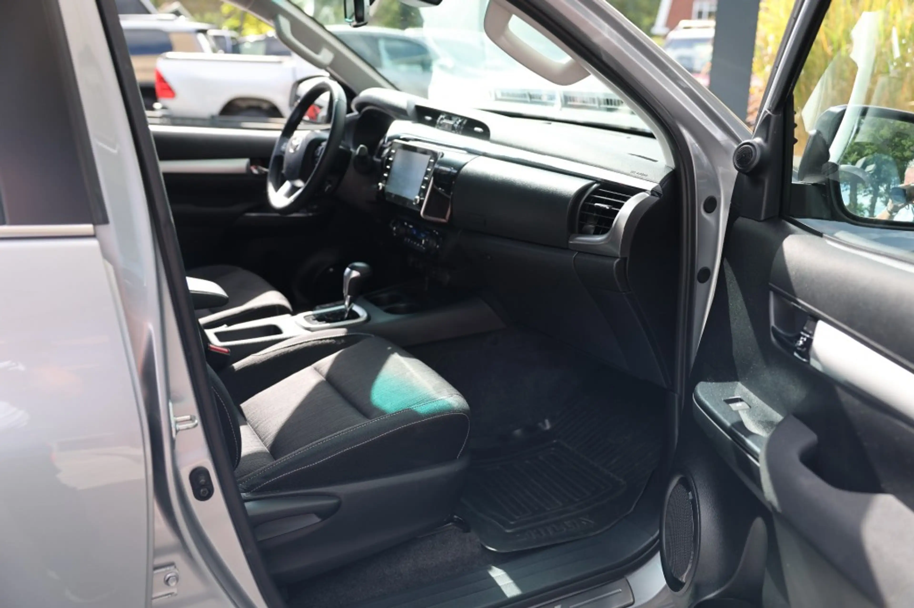 Toyota Hilux 2.8 D-4D DUBBEL CABIN EXECUTIVE A/T 2 ZITS 4WD VAN — photo 20
