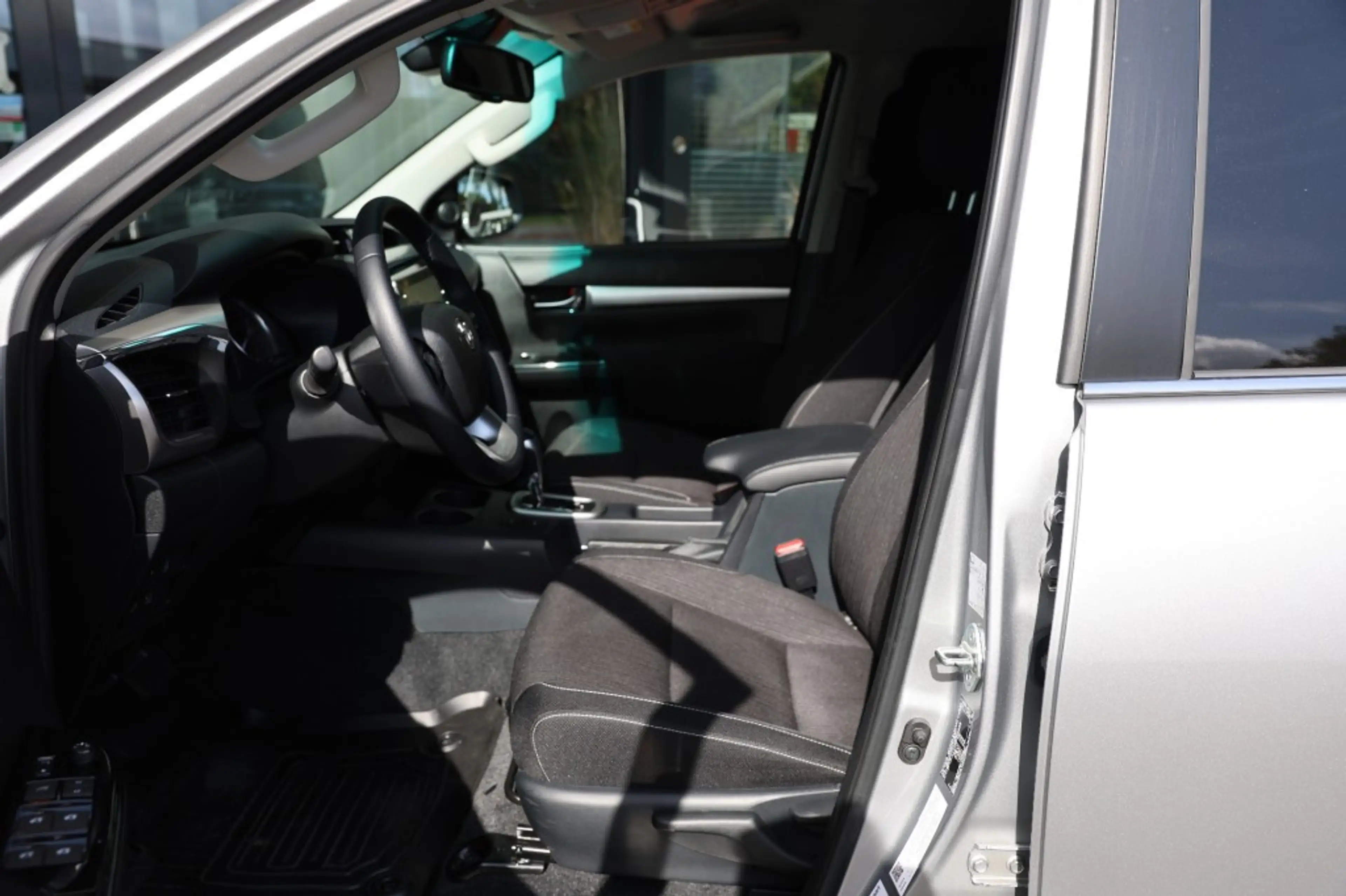 Toyota Hilux 2.8 D-4D DUBBEL CABIN EXECUTIVE A/T 2 ZITS 4WD VAN — photo 7