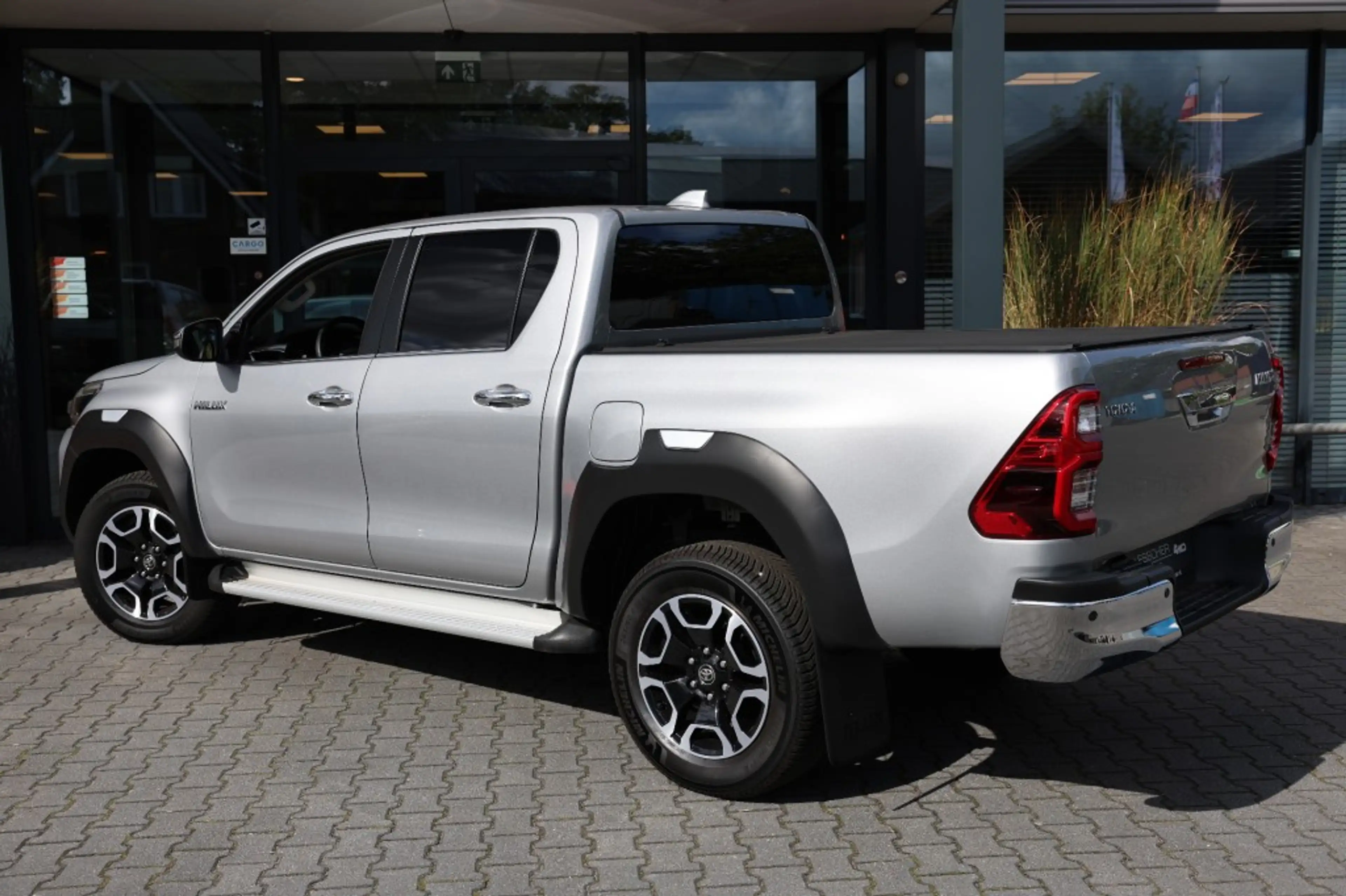 Toyota Hilux 2.8 D-4D DUBBEL CABIN EXECUTIVE A/T 2 ZITS 4WD VAN — photo 4