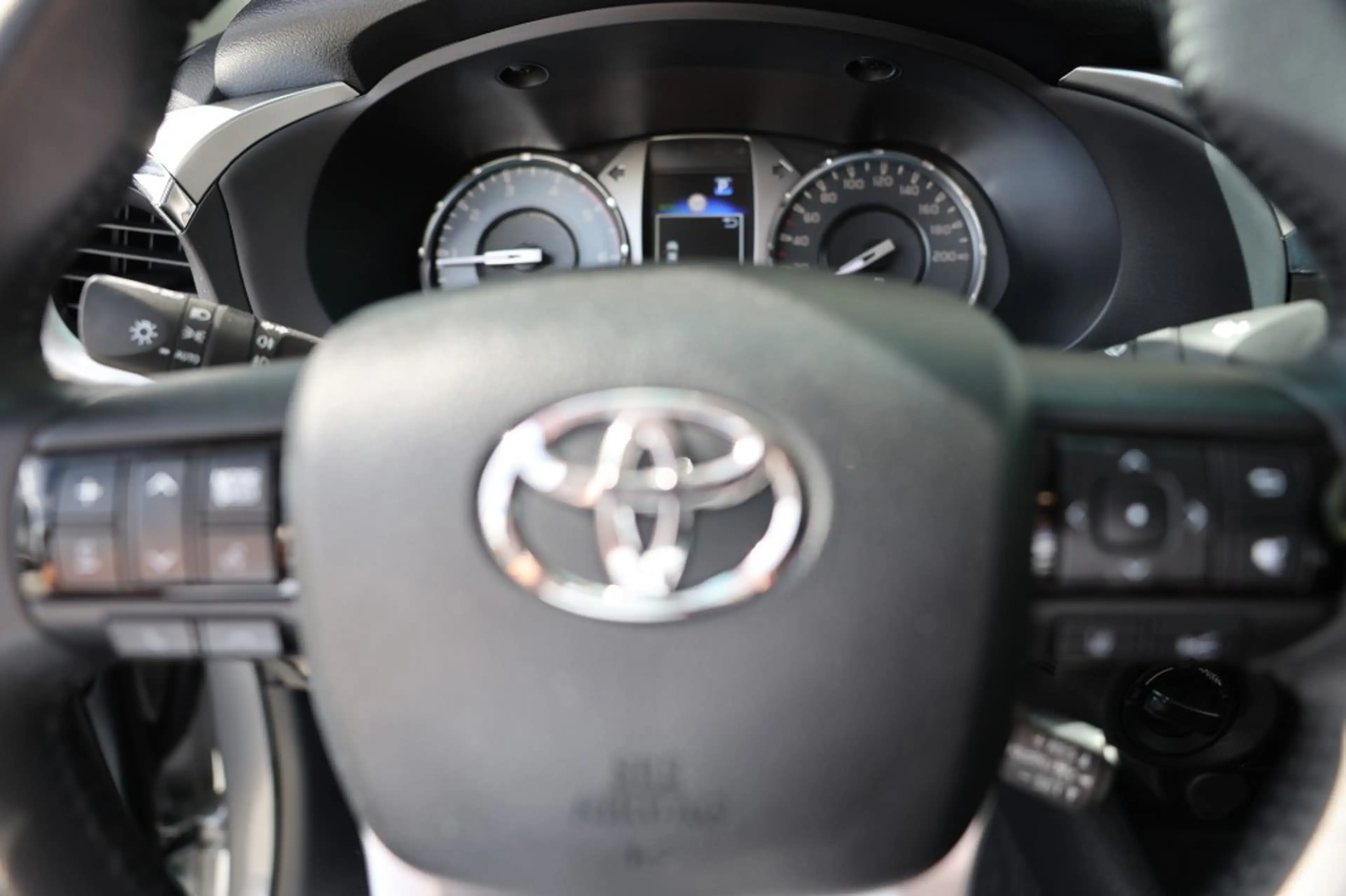 Toyota Hilux 2.8 D-4D DUBBEL CABIN EXECUTIVE A/T 2 ZITS 4WD VAN — photo 17