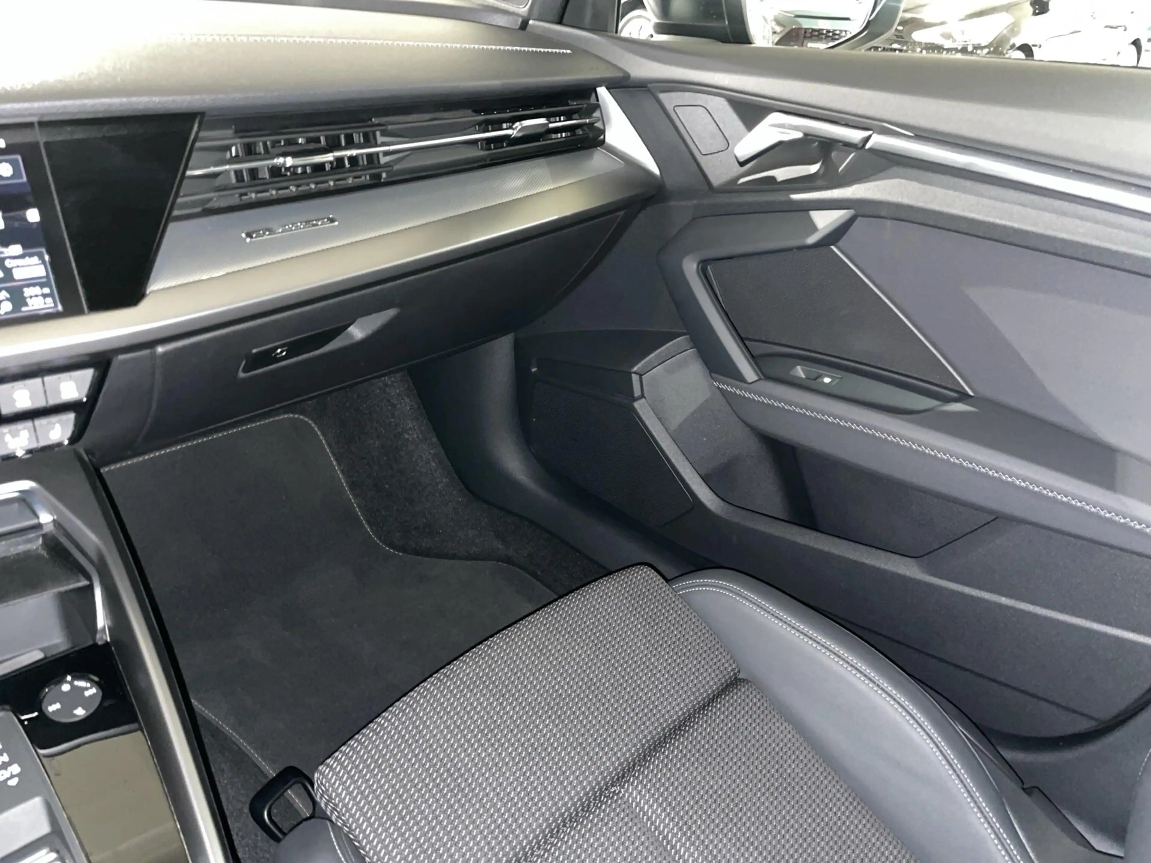 Audi S3 2.0 TFSI S3 S tronic quattro Sportback — photo 9