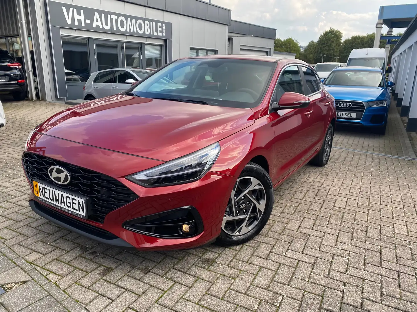 Hyundai i30 Fastback*NAVI&PDCvo&hi&KAMERA*LED SW*WINTERP*S-Key Rosso - 2
