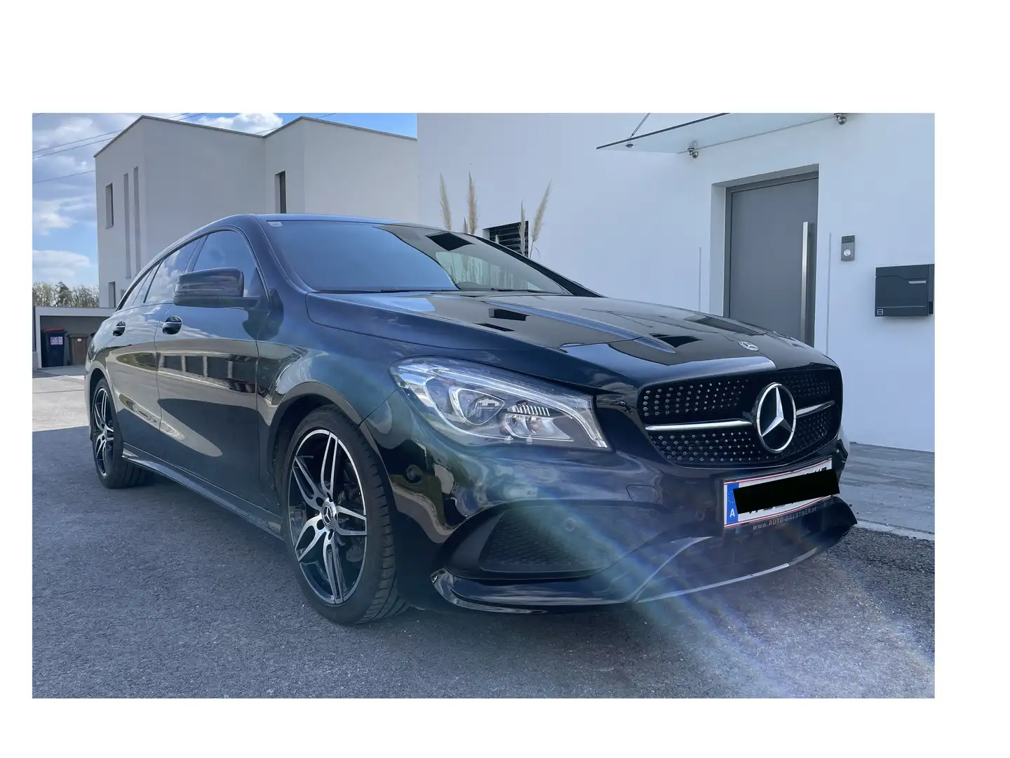Mercedes-Benz CLA 200 CLA 200 d Shooting Brake AMG Line Schwarz - 1
