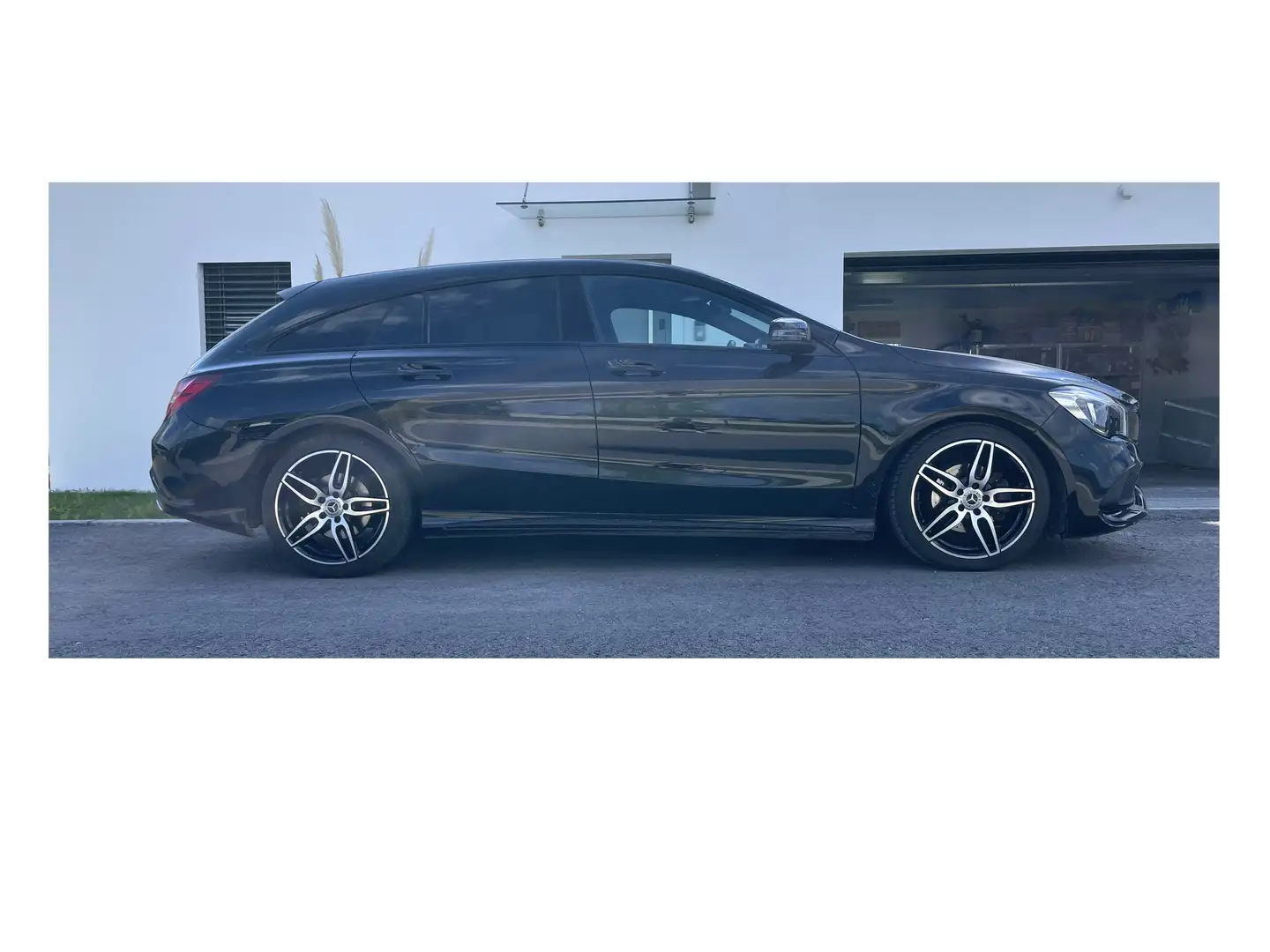Mercedes-Benz CLA 200 CLA 200 d Shooting Brake AMG Line Schwarz - 2
