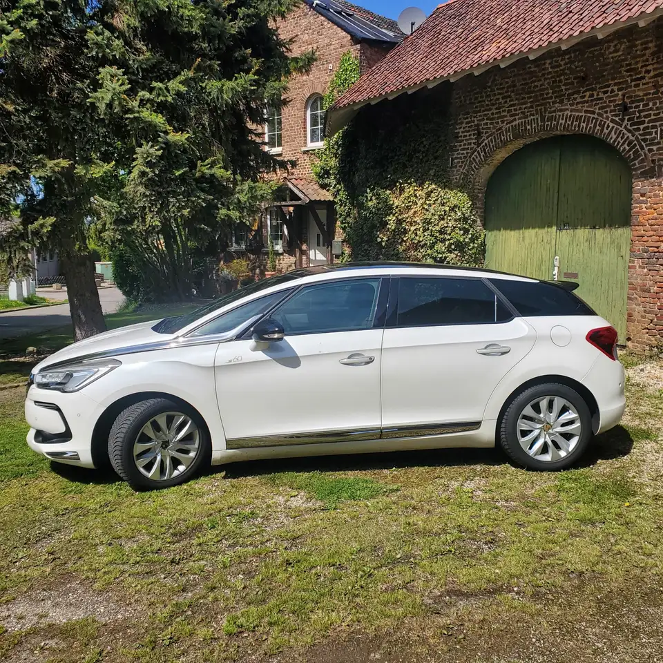 DS Automobiles DS 5