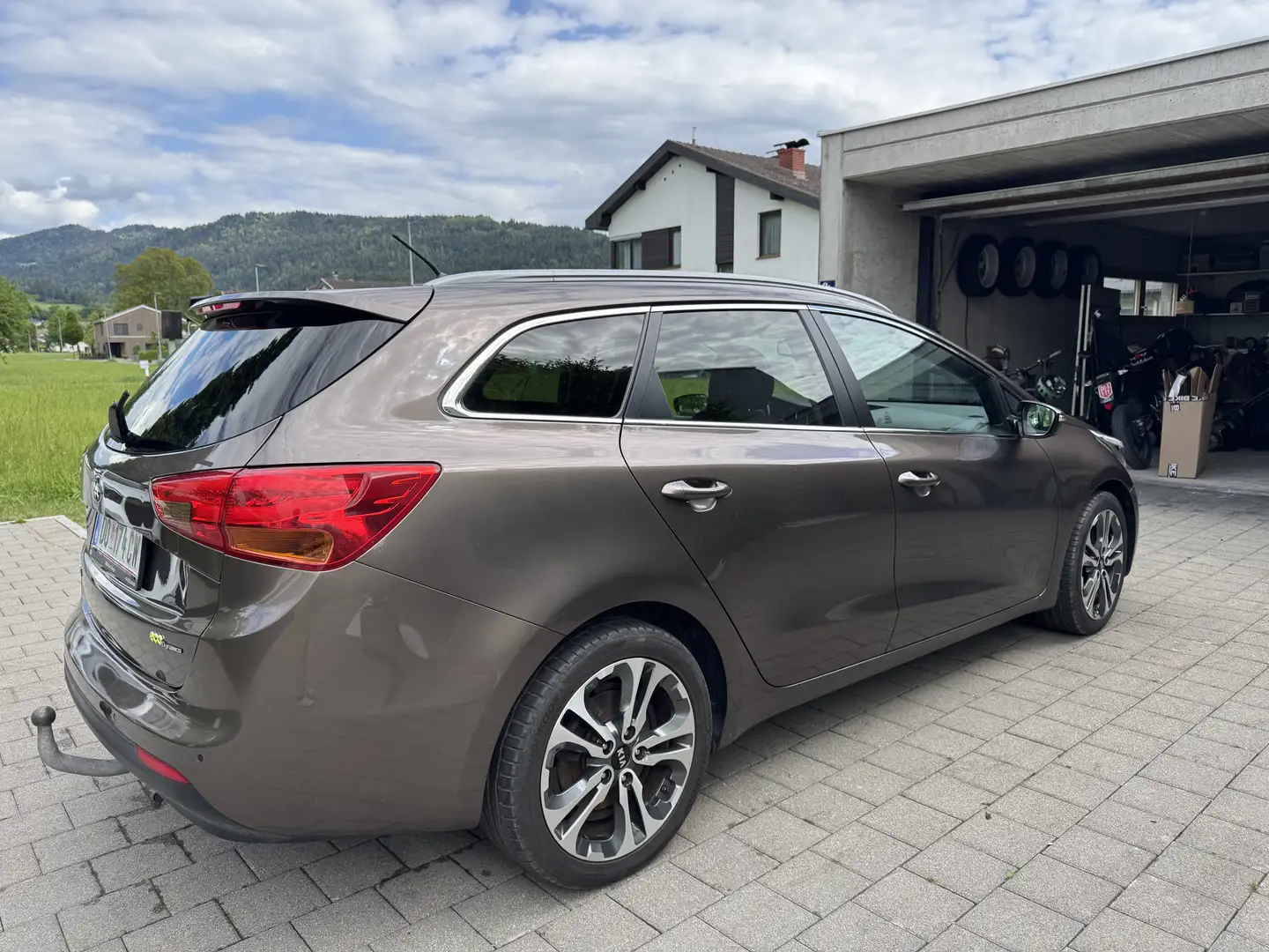 Kia Ceed SW / cee'd SW 2.0 CRDi Leder Topzustand Anhängerkupplung - 2