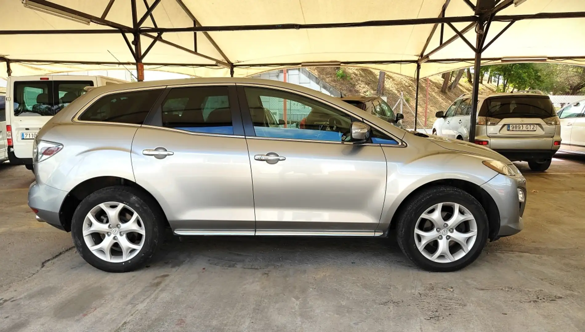 Mazda CX-7 2.2CRTD Luxury Plateado - 2