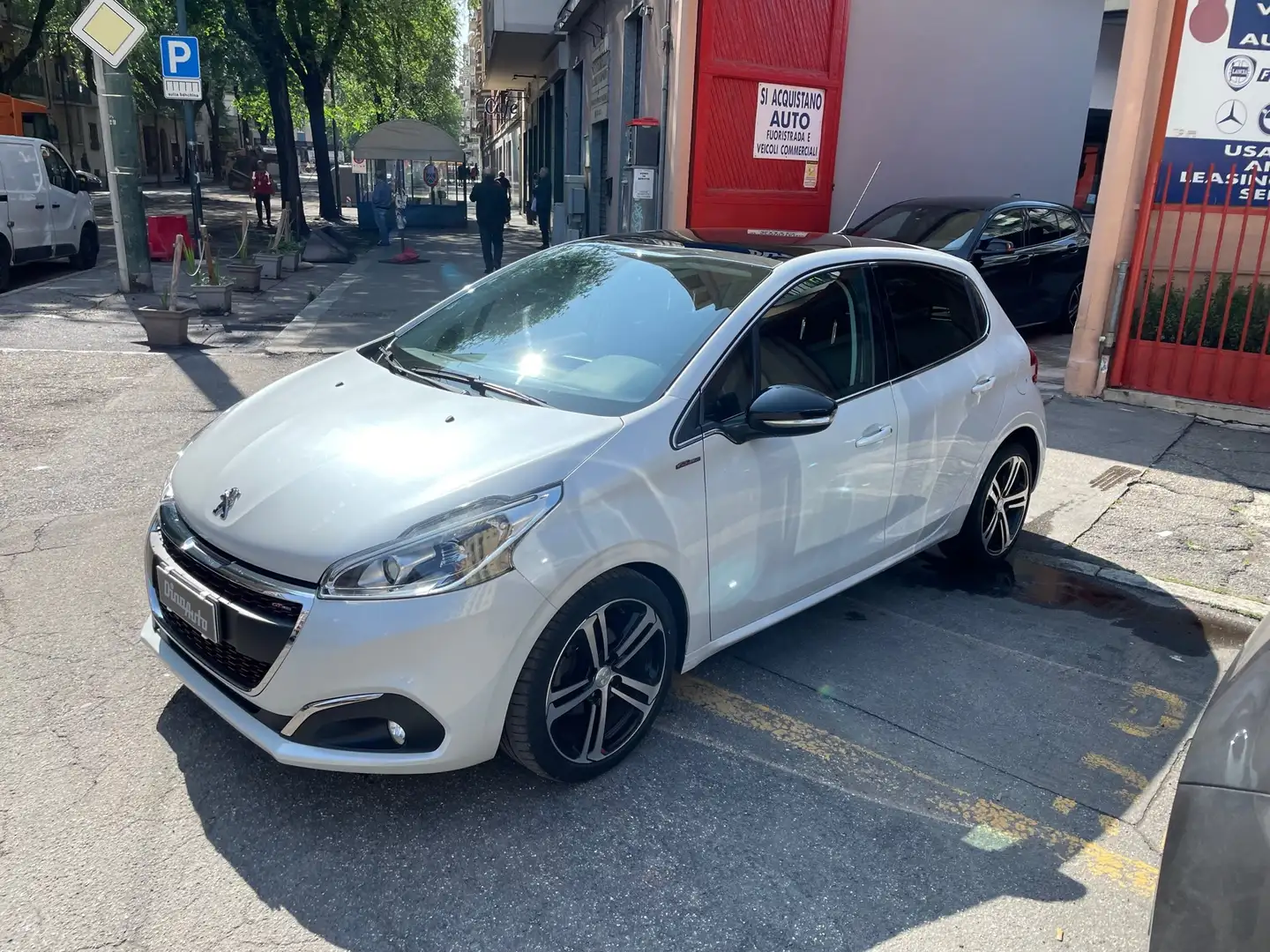 Peugeot 208 208 5p 1.6 hdi GT Line 100cv White - 1