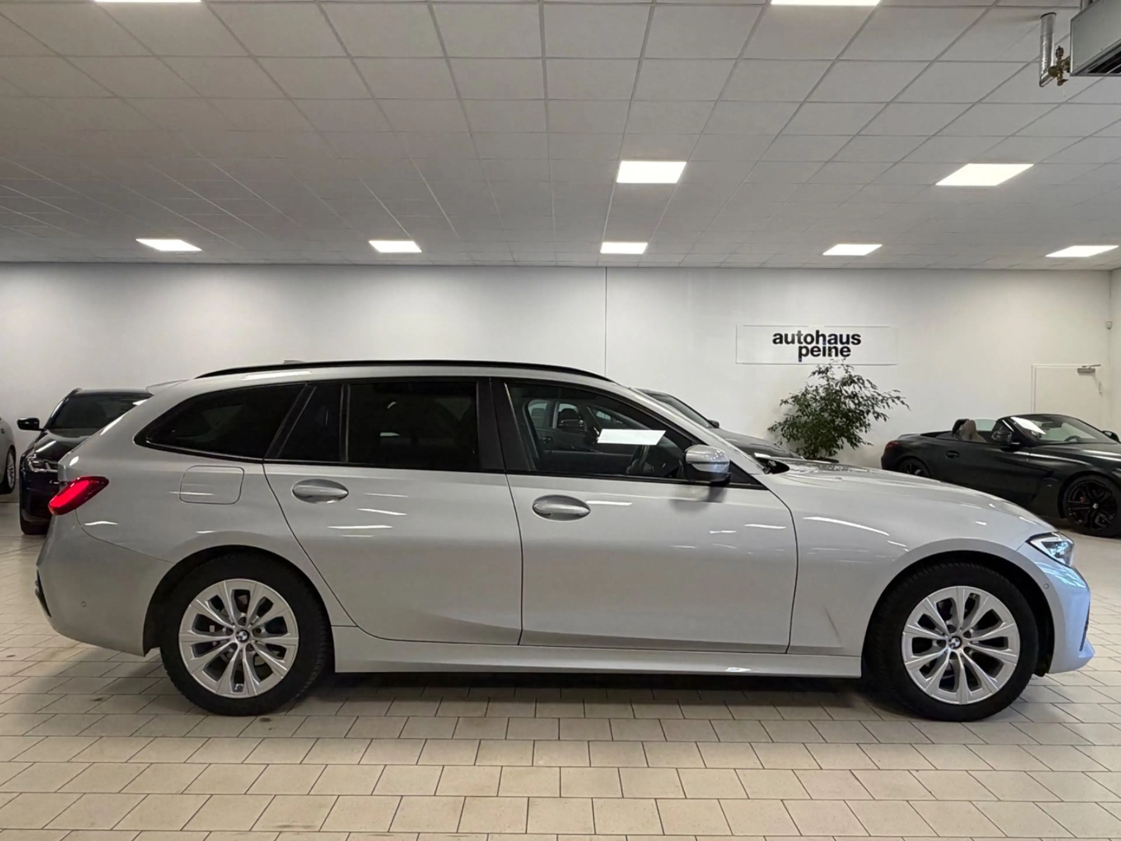 BMW 318 d Advantage/Aut/Navi/KeyLess/HUD/Park&DrivAss — photo 11