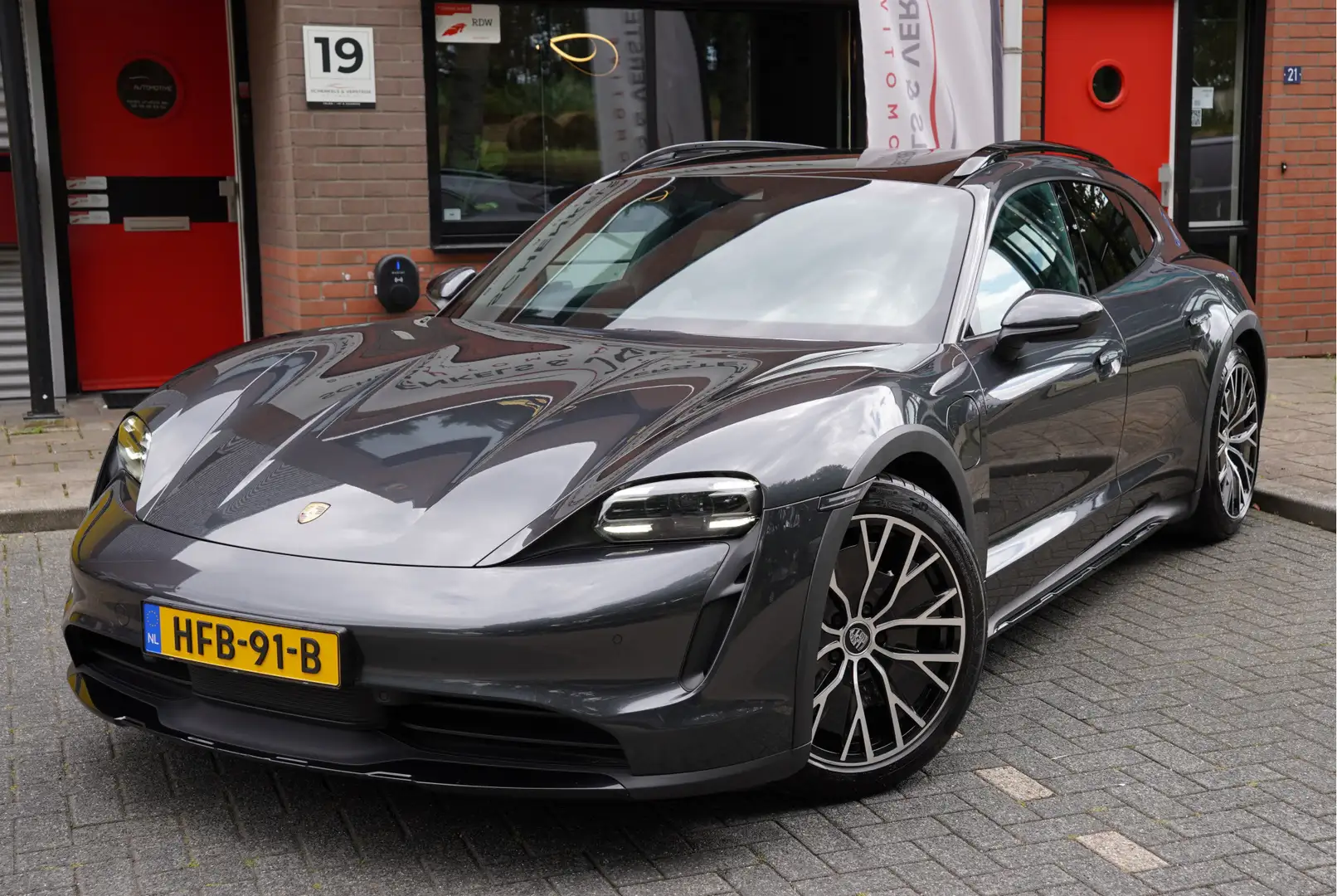 Porsche Taycan Cross Turismo 4 93 kWh / Glas dak / Luchtvering / Grijs - 2