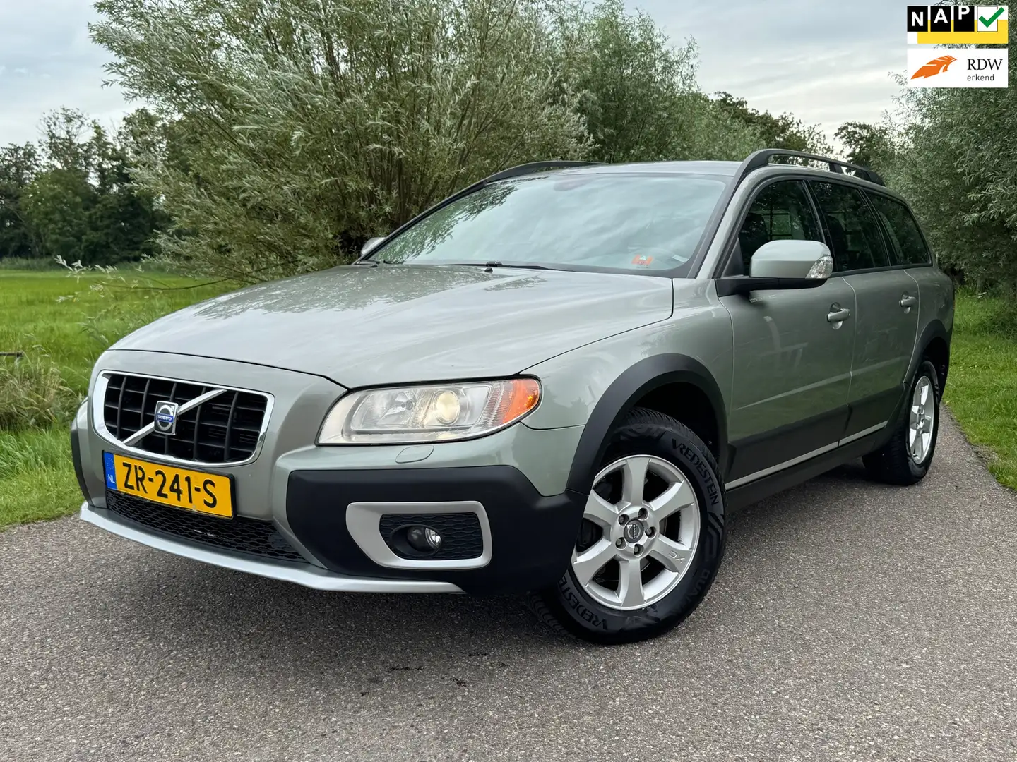 Volvo XC70 3.2 Kinetic / !! YOUNGTIMER !! / Automaat / Leder Grün - 1