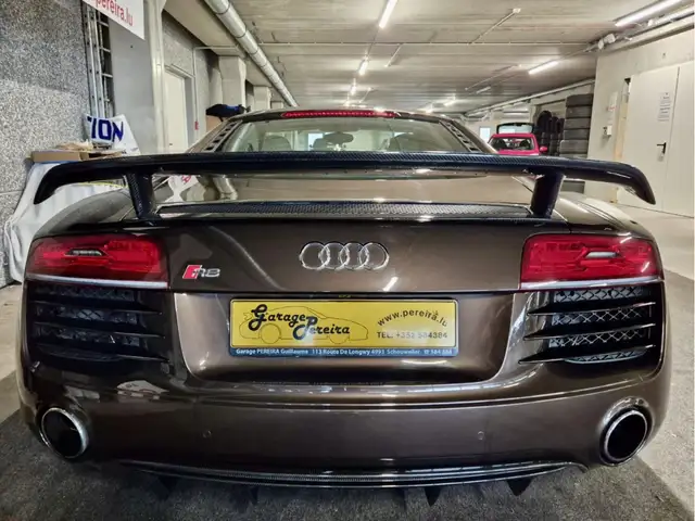Audi R8 view 3