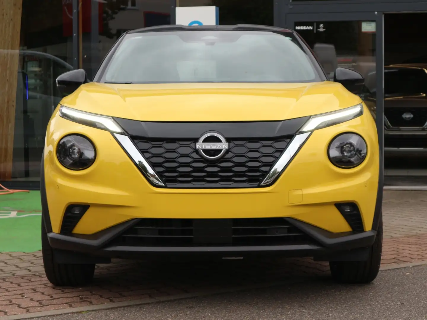 Nissan Juke 1.6 Hybrid N-Design Klimaaut., Kamera, BT Schwarz - 2