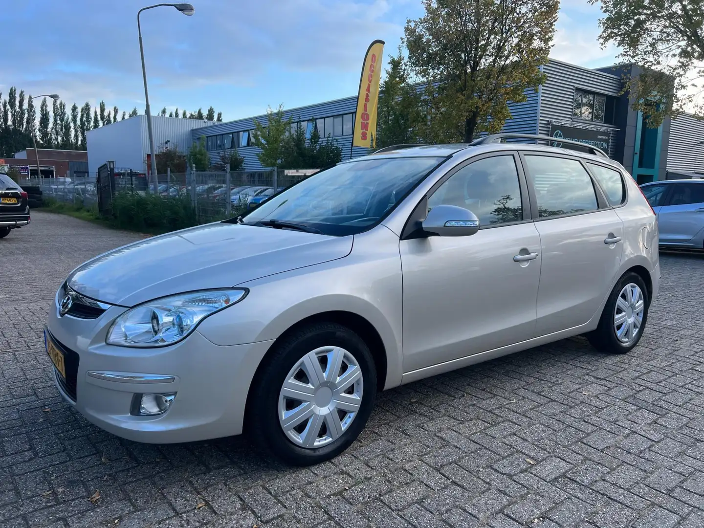Hyundai i30 CW 1.6i Style - Airco - Half leer - Trekhaak Grijs - 2