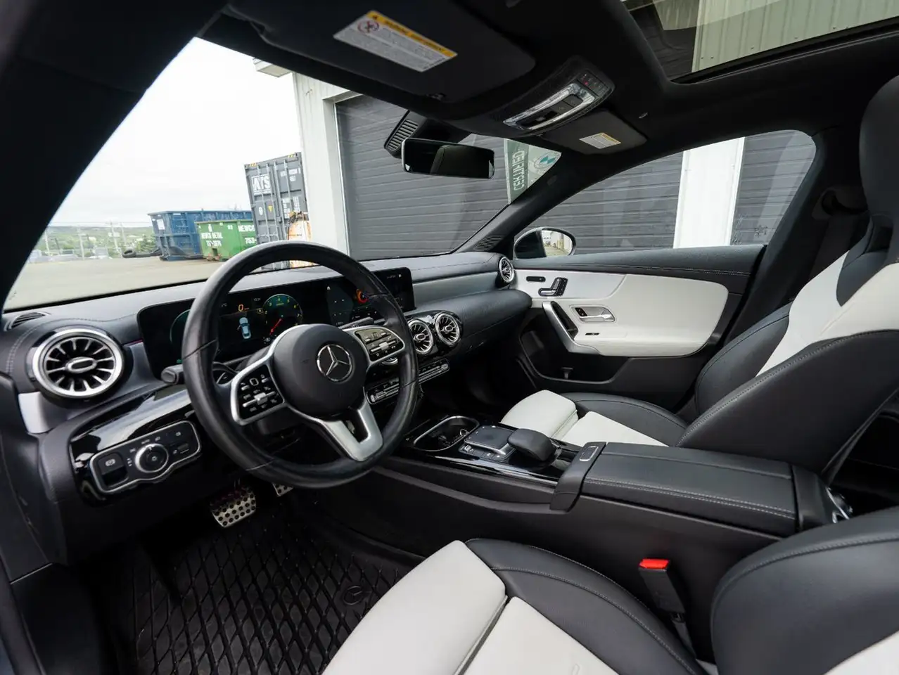 Mercedes-Benz CLA снимка Mercedes-Benz CLA