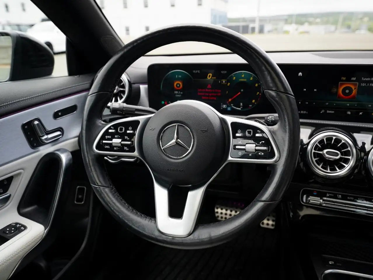 Mercedes-Benz CLA снимка Mercedes-Benz CLA