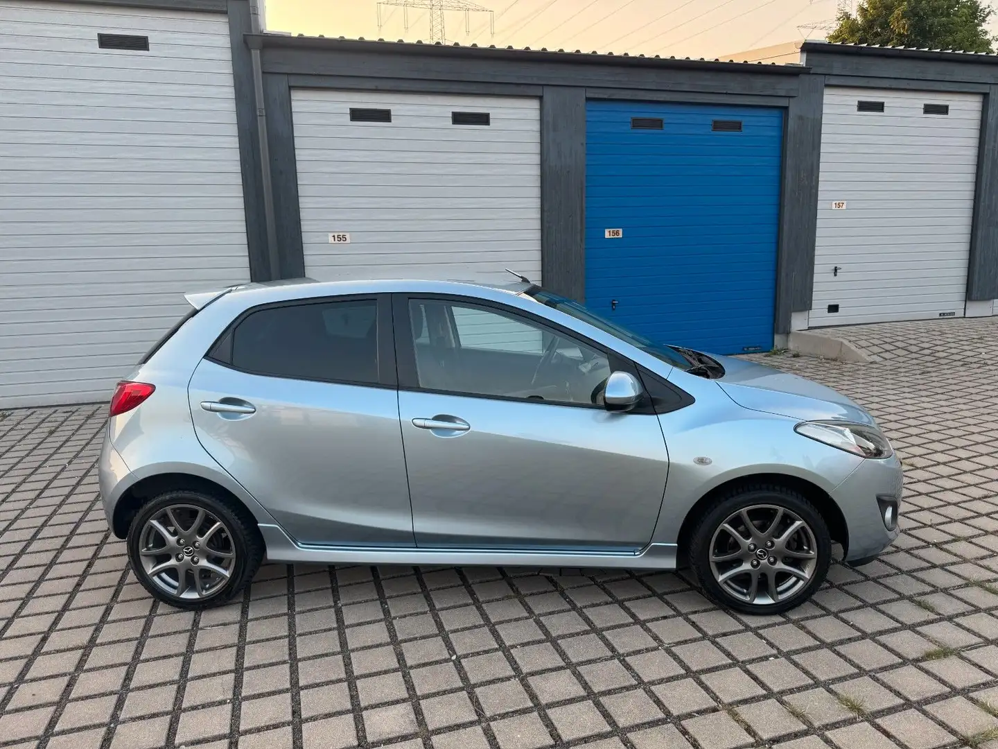 Mazda 2 Lim. 1.3 Edition 40 Jahre Blauw - 2