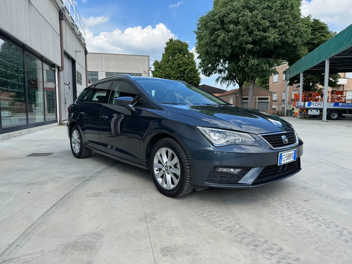SEAT Leon Leon ST 1.6 tdi Business 115cv my19 Grigio - 2