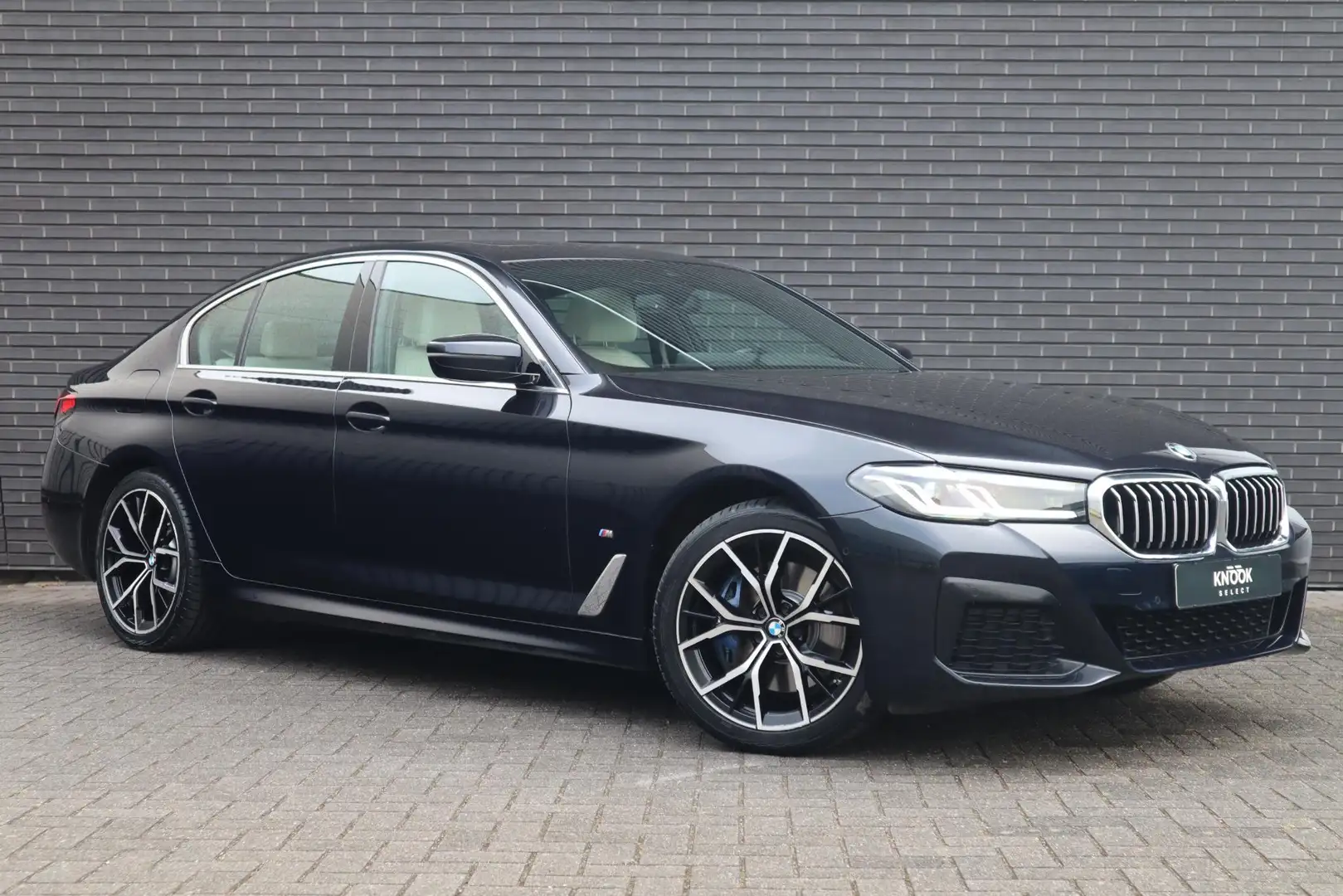 BMW 530 5-serie 530e M Sport High Executive | Comfortleder Zwart - 1