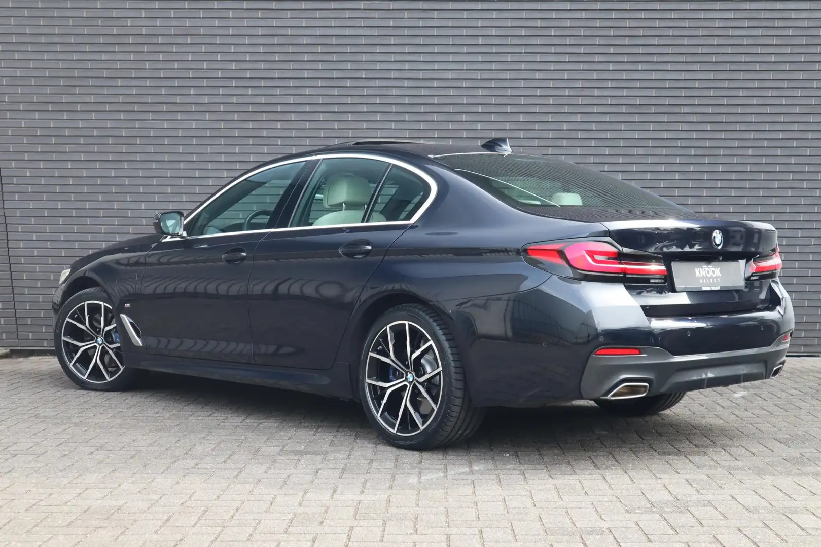 BMW 530 5-serie 530e M Sport High Executive | Comfortleder Zwart - 2