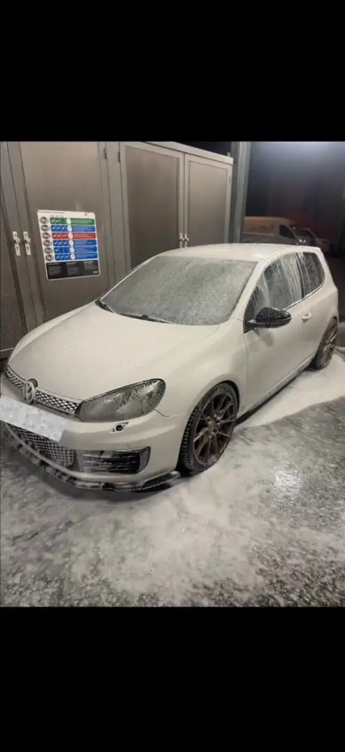 Volkswagen Golf GTI - 1