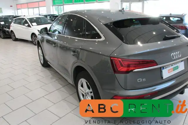 Audi Q5 view 5