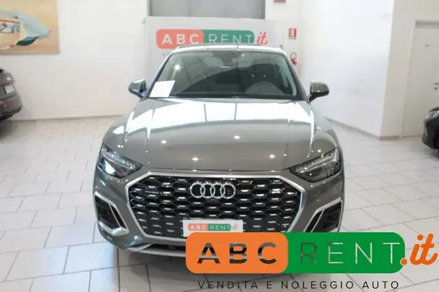 Audi Q5 view 3