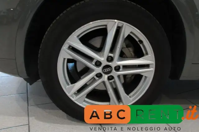 Audi Q5 view 2