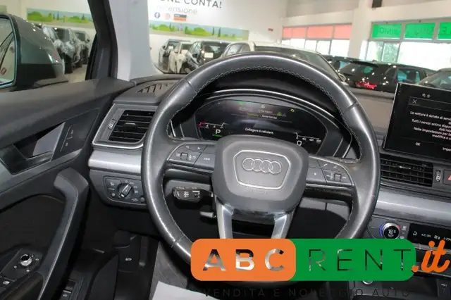 Audi Q5 view 12