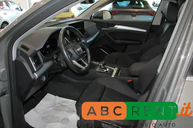 Audi Q5 view 9