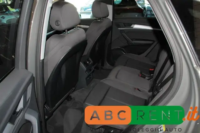 Audi Q5 view 10