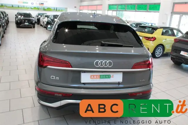 Audi Q5 view 6