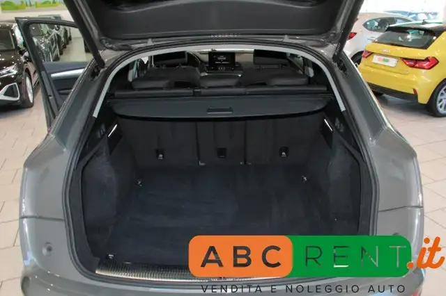 Audi Q5 view 11