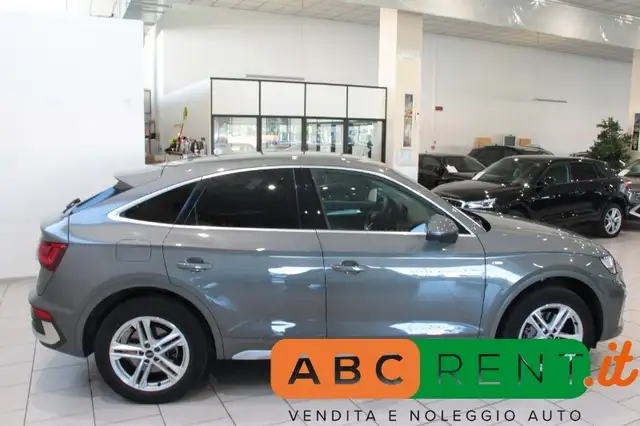 Audi Q5 view 8