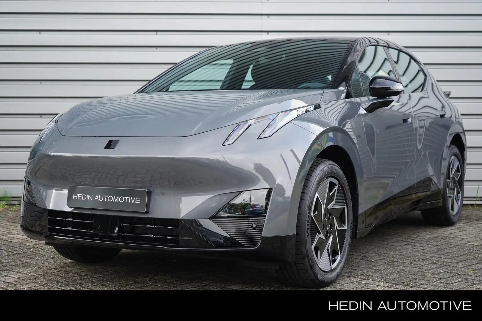 Lynk & Co 02 Core 66 kWh Grijs - 1