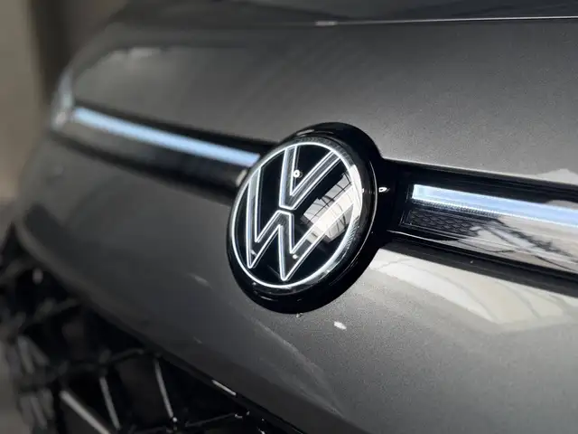 Volkswagen T-Roc view 9