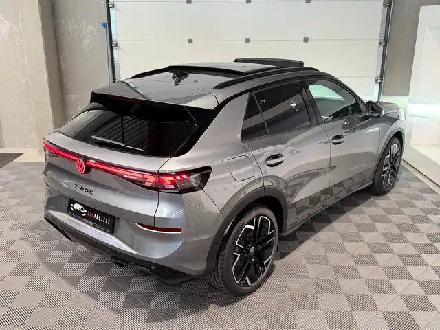 Volkswagen T-Roc view 12