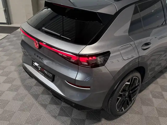 Volkswagen T-Roc view 13
