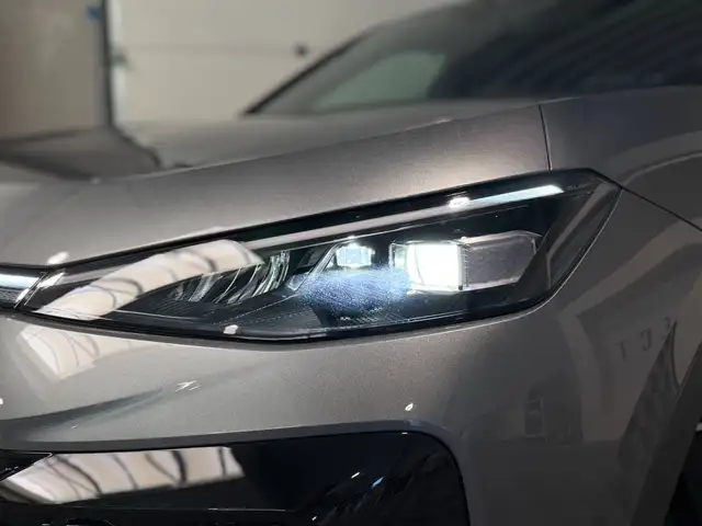 Volkswagen T-Roc view 5