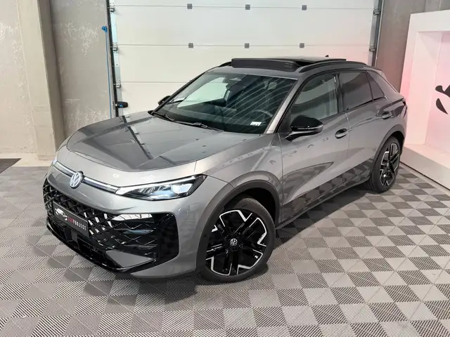 Volkswagen T-Roc view 3