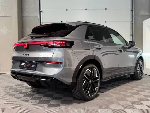Volkswagen T-Roc view 11