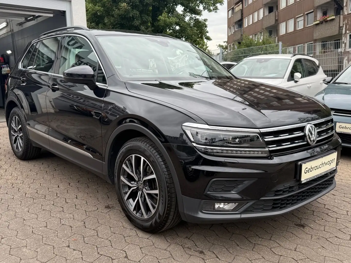 Volkswagen Tiguan *Head-UP*1.Hand*AHK*LED*ACC*Navi*Top Schwarz - 2