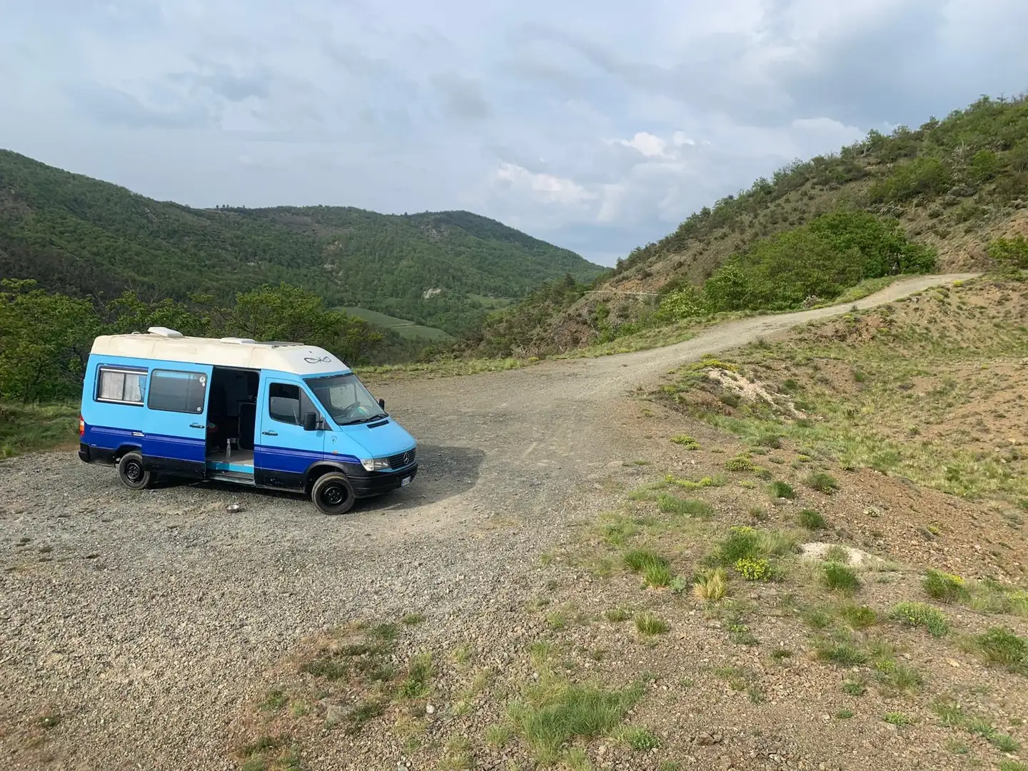 Mercedes-Benz Sprinter Camper Azul - 2