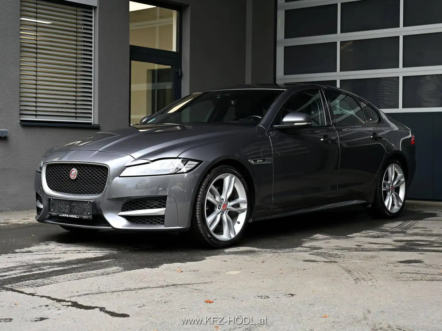 Jaguar XF XF 20d AWD R-Sport Aut. R-Sport Grau - 1