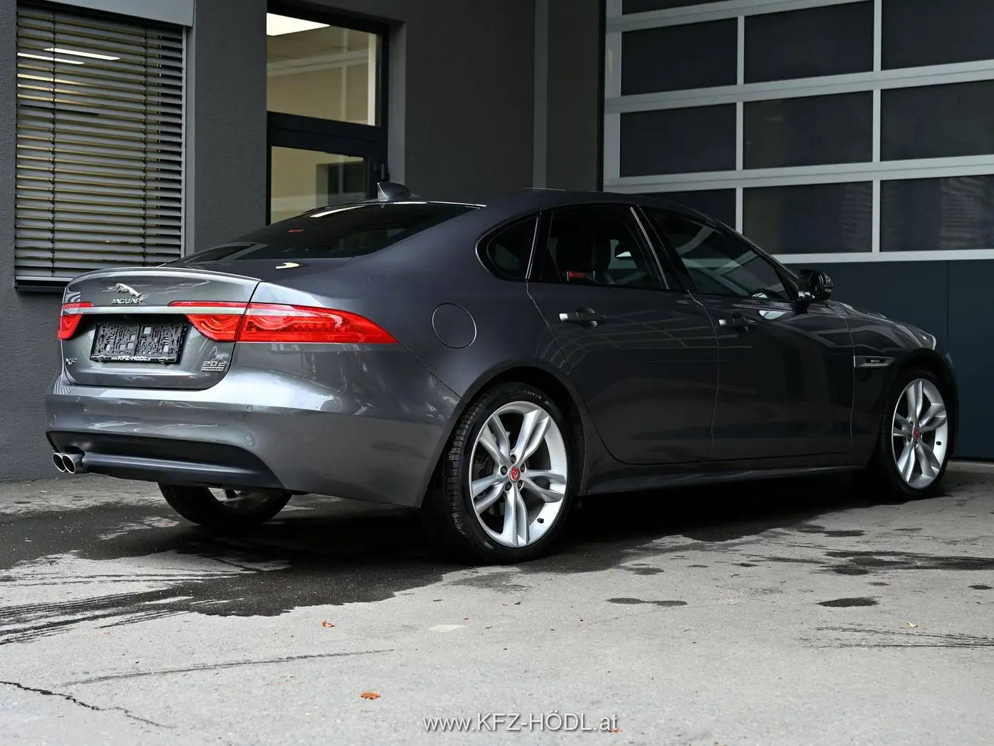 Jaguar XF XF 20d AWD R-Sport Aut. R-Sport Grau - 2