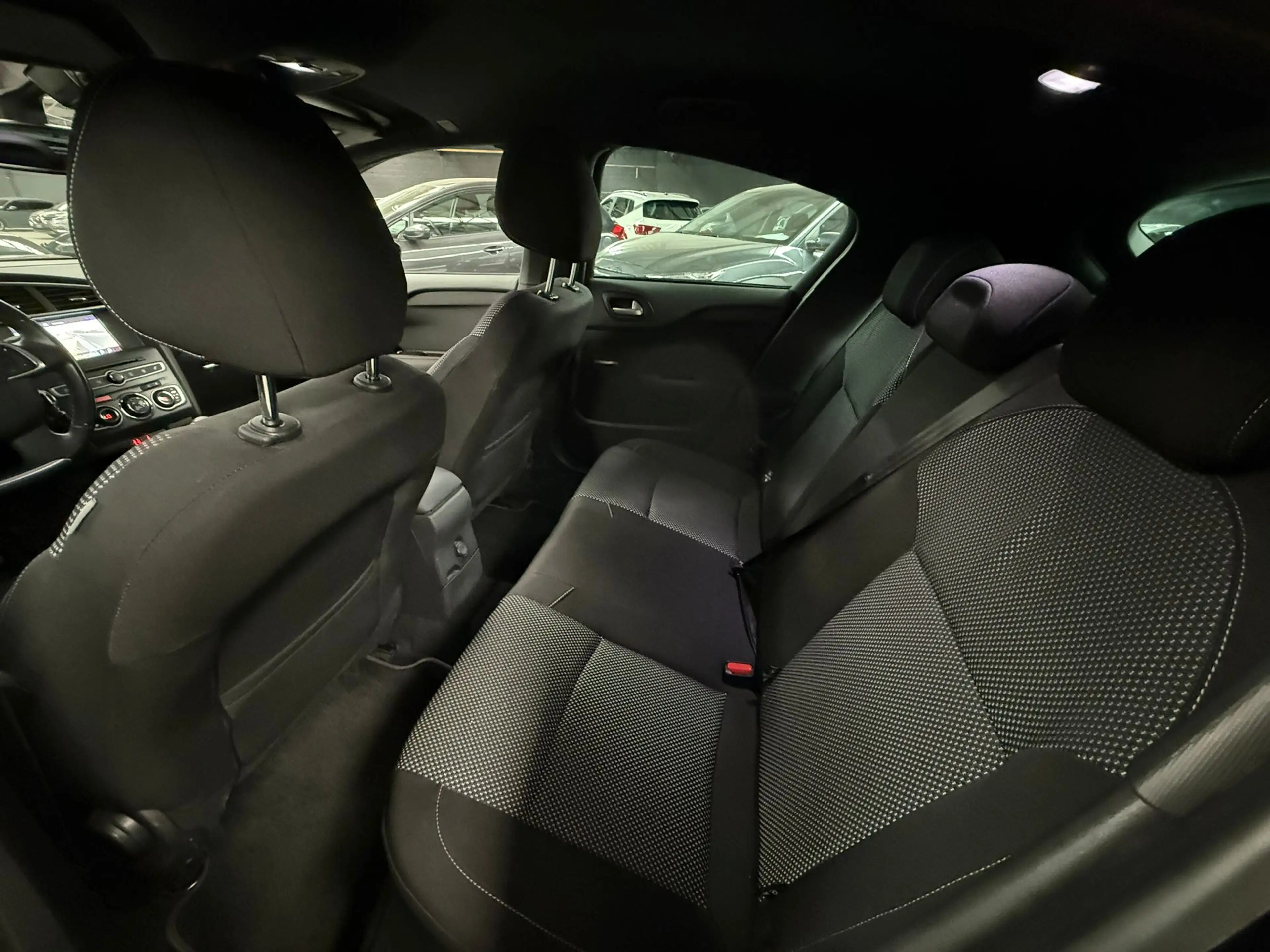 DS Automobiles DS 4 DS 4 1.2i * GPS * CLIM AUTO * RADAR AV/AR * JANTES — photo 9