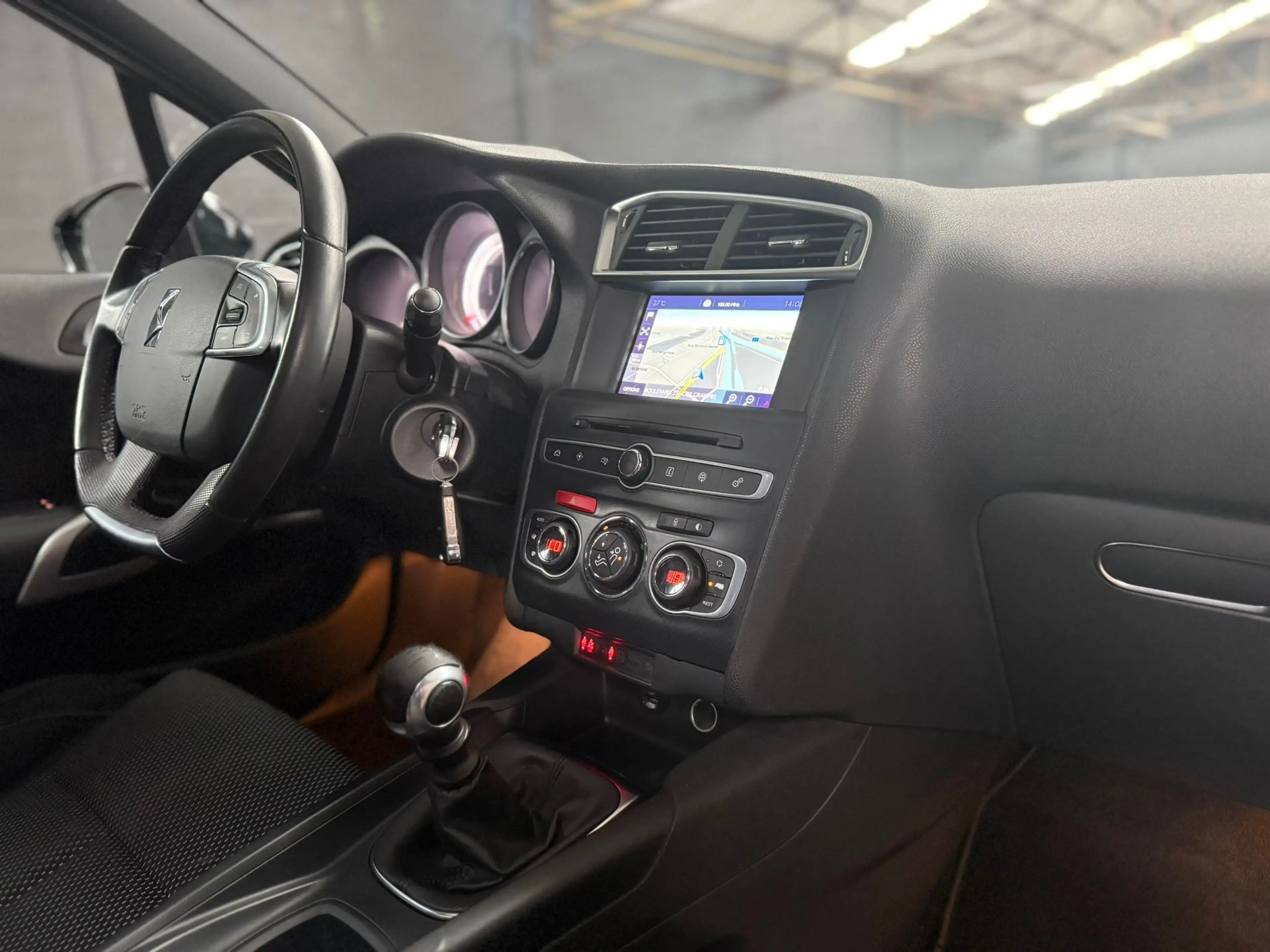 DS Automobiles DS 4 DS 4 1.2i * GPS * CLIM AUTO * RADAR AV/AR * JANTES — photo 13