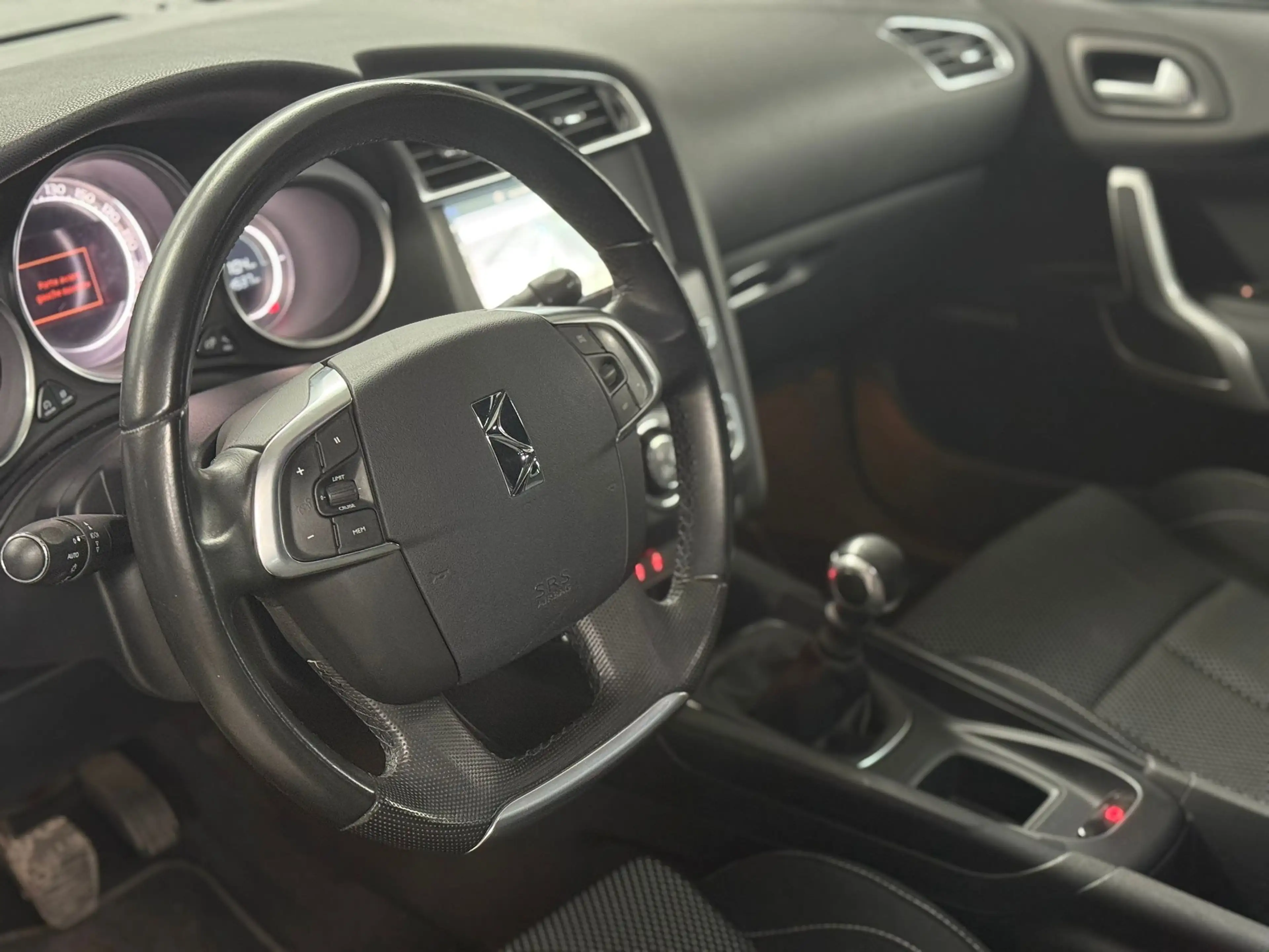 DS Automobiles DS 4 DS 4 1.2i * GPS * CLIM AUTO * RADAR AV/AR * JANTES — photo 7